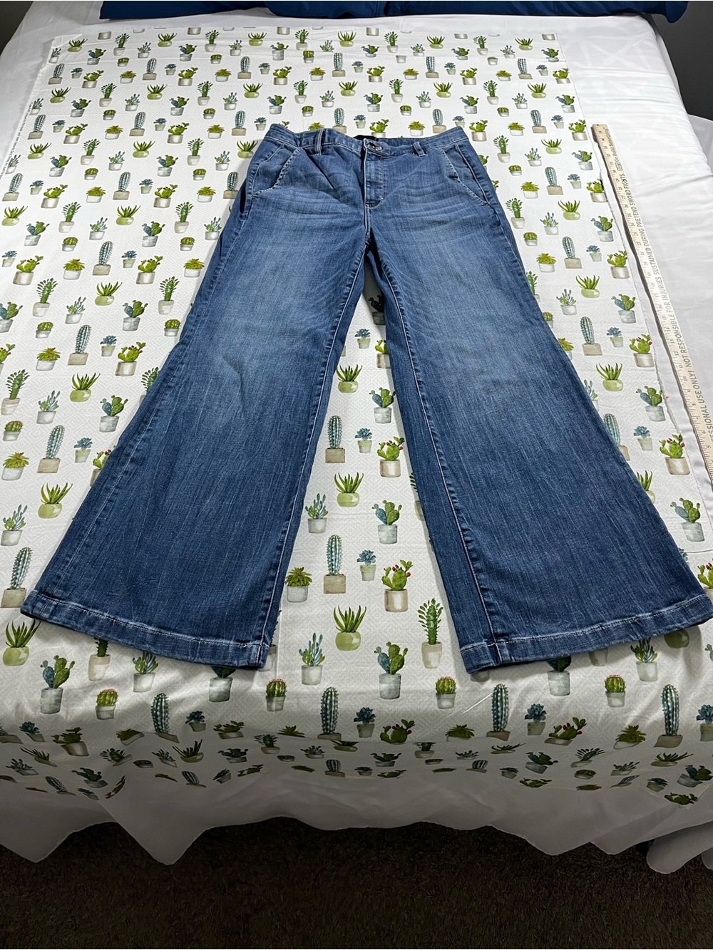 White House Black Market Extra High-Rise Wide Leg Everyday Soft Jeans Size 10
